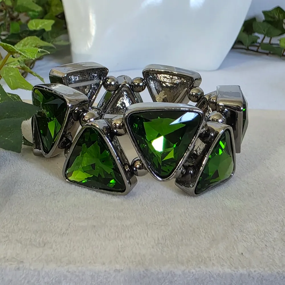 Silver and Emerald Green Triangle Crystal Stone Stretch Bracelet - Image 3