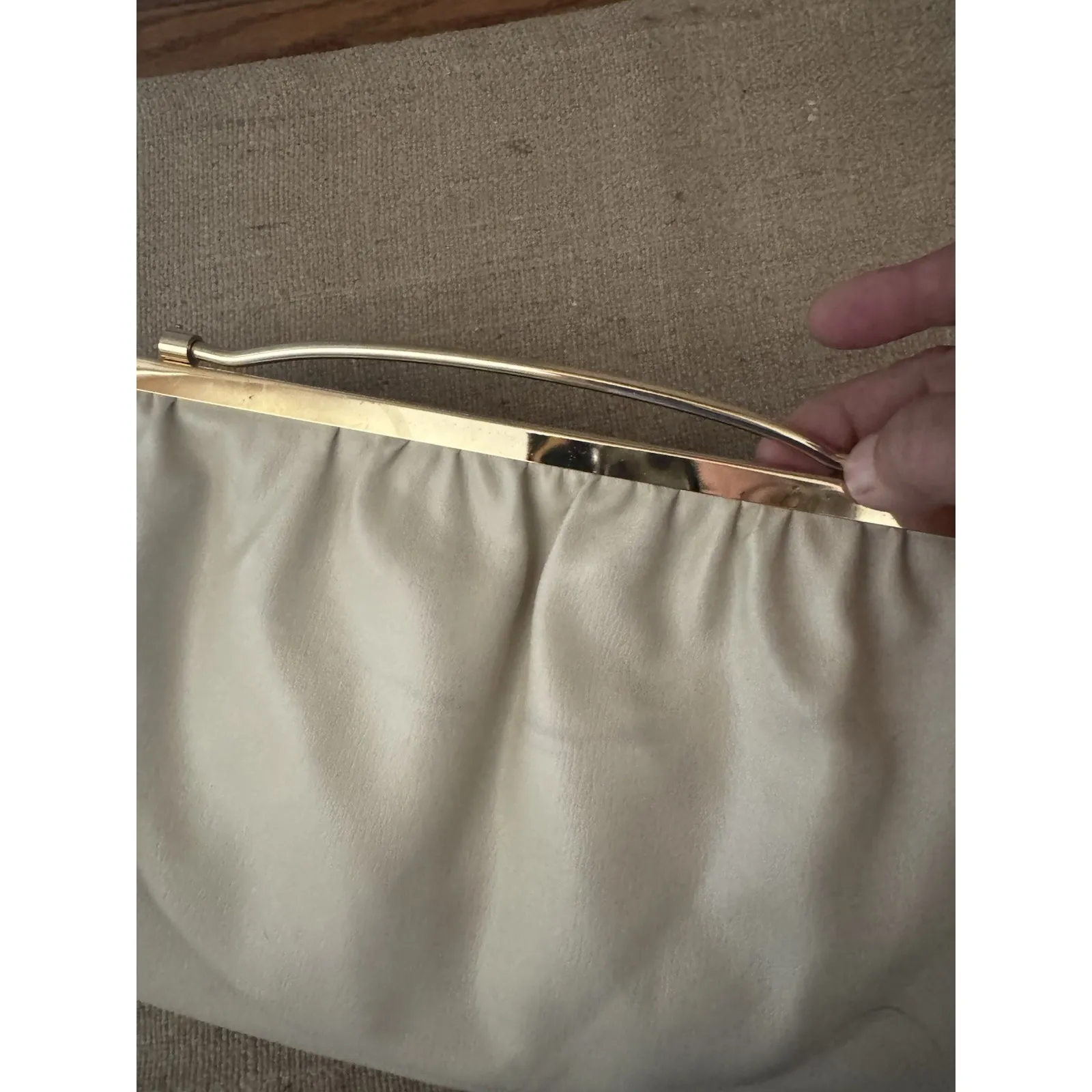 VTG Taupe/ Winter White Reversible Leather Clutch Handbag (1960s) Locking Lever - Image 5