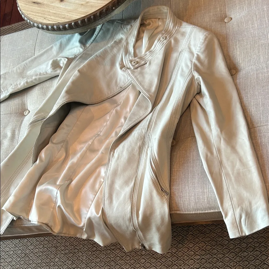 Elie Tahari Women’s Creme Geuine Leather Long Jacket Size Small - Image 3