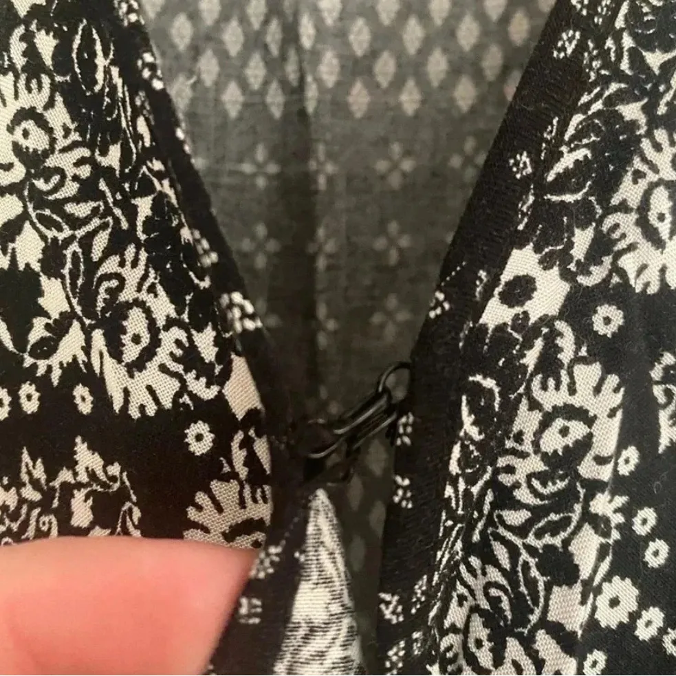 Mossimo Supply Co. Black and White Sleeveless Romper Size Extra Small XS - Image 4