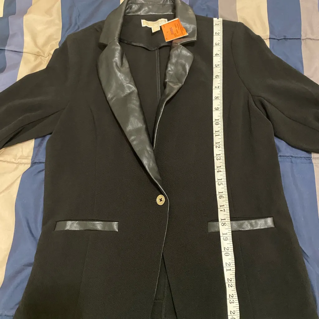 NWT Michael Kors Black Blazer with soft leather collar - Image 6