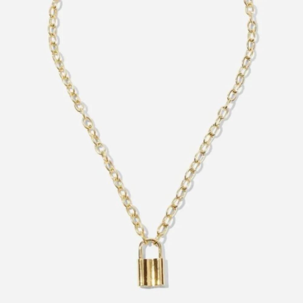 🤩4/$15🥳 Gold Color Lock Charm necklace - Image 2
