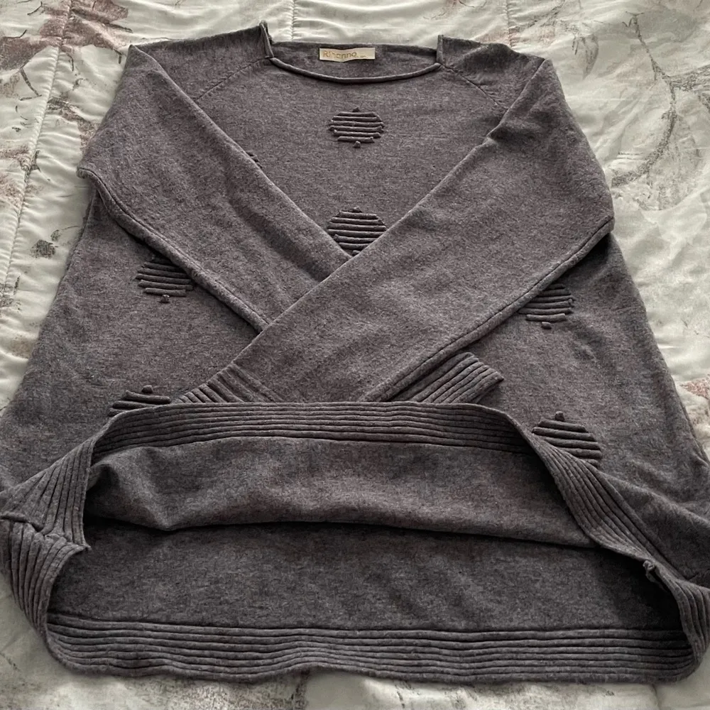 Rihanna cashmere blend purple cube detailing sweater size XXL luxury square neck - Image 8