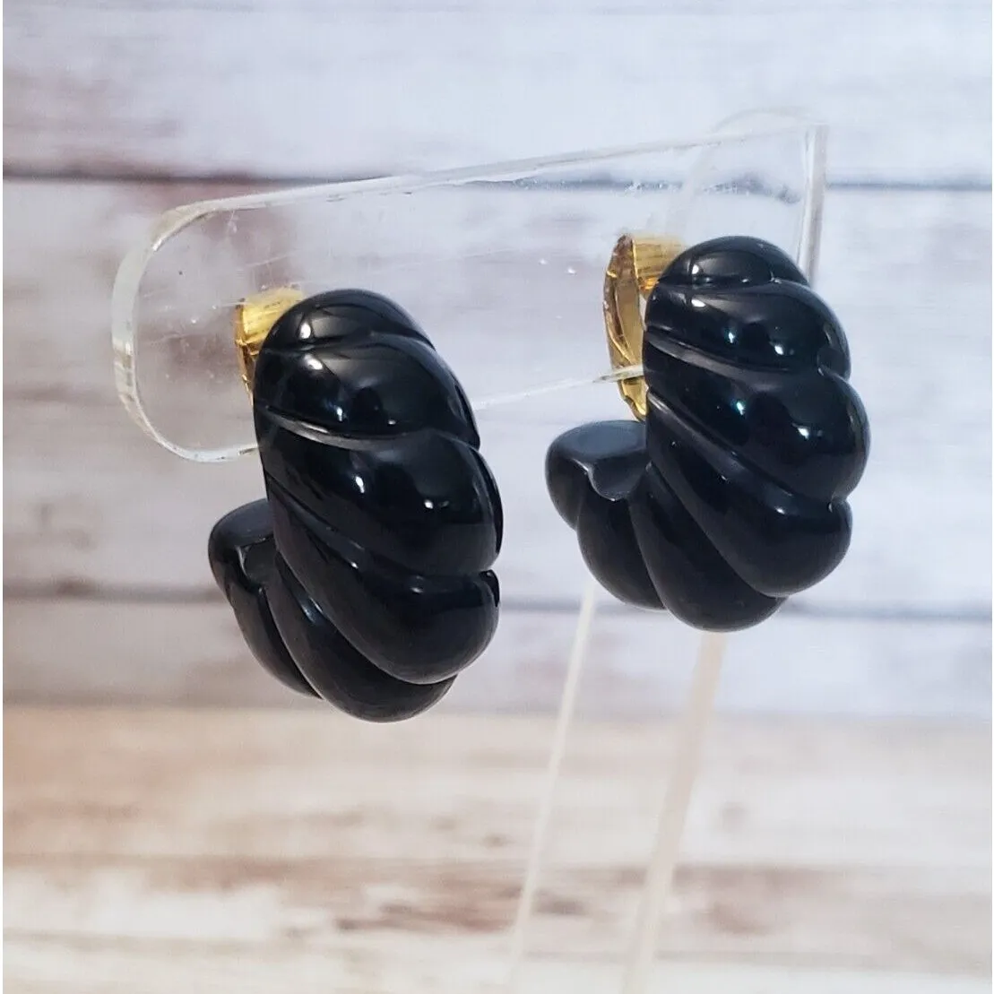 Vintage Clip On Earrings - Image 7