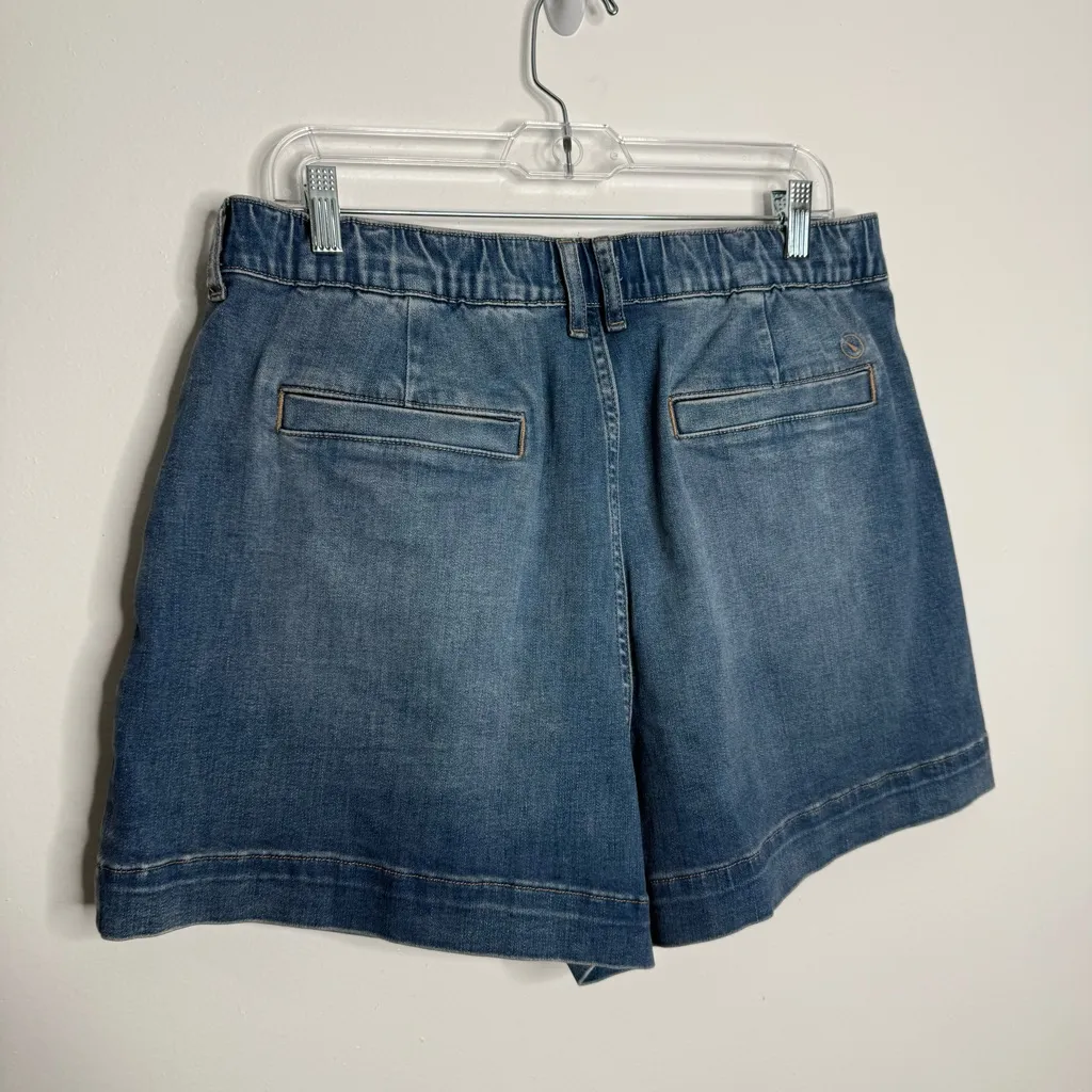 NWT Upwest Pleated Front High Waisted Denim Shorts Light Wash Size Large Blue - Image 4