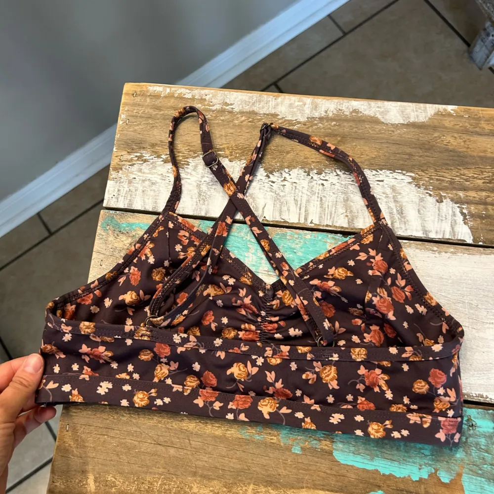 Spell rambling rose active wear crop top - Image 7