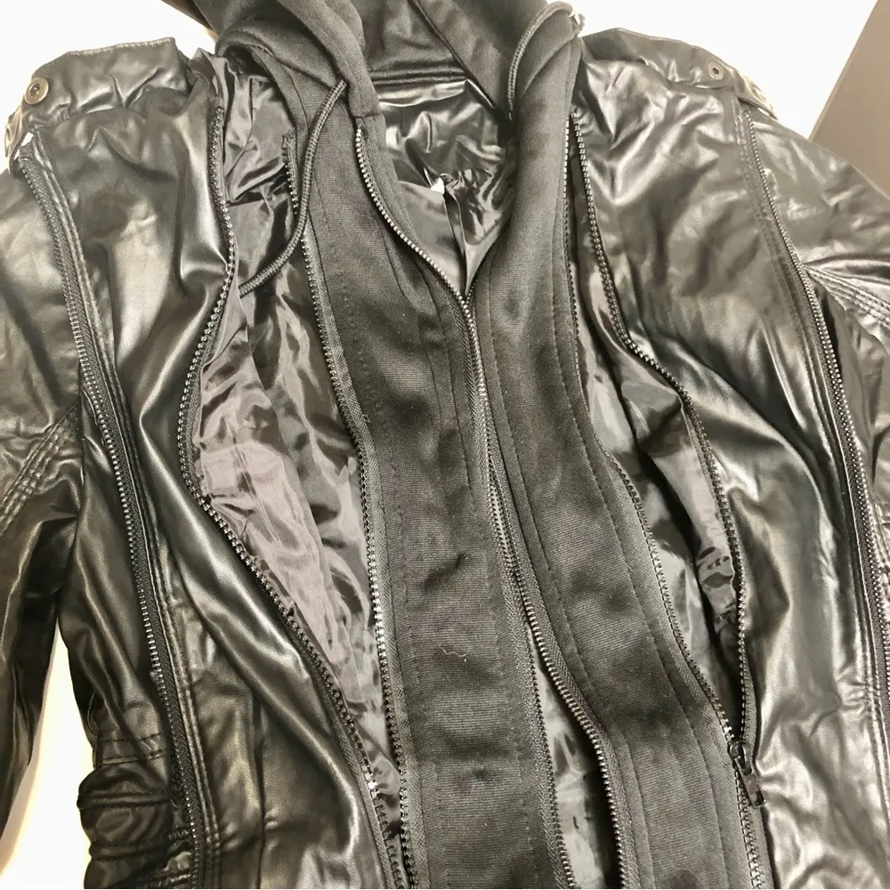 NWT Cinnie Black Faux Leather Hoodie Bomber Jacket Sweatshirt Layered Look sz L Size L - Image 9