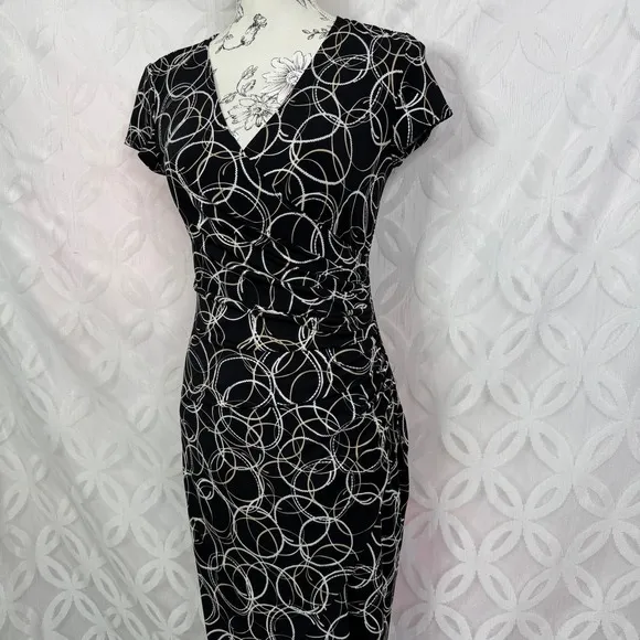 Joseph Ribkoff Short Sleeve Wrap Over Ruching On the Side Sheath Dress Size 4 - Image 4