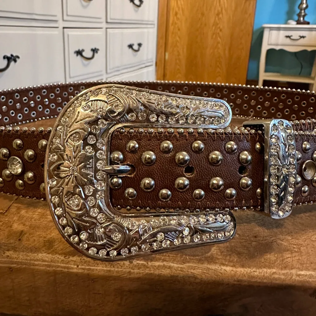 Brown Leather Western Blingy Belt. Size S/M. - Image 4