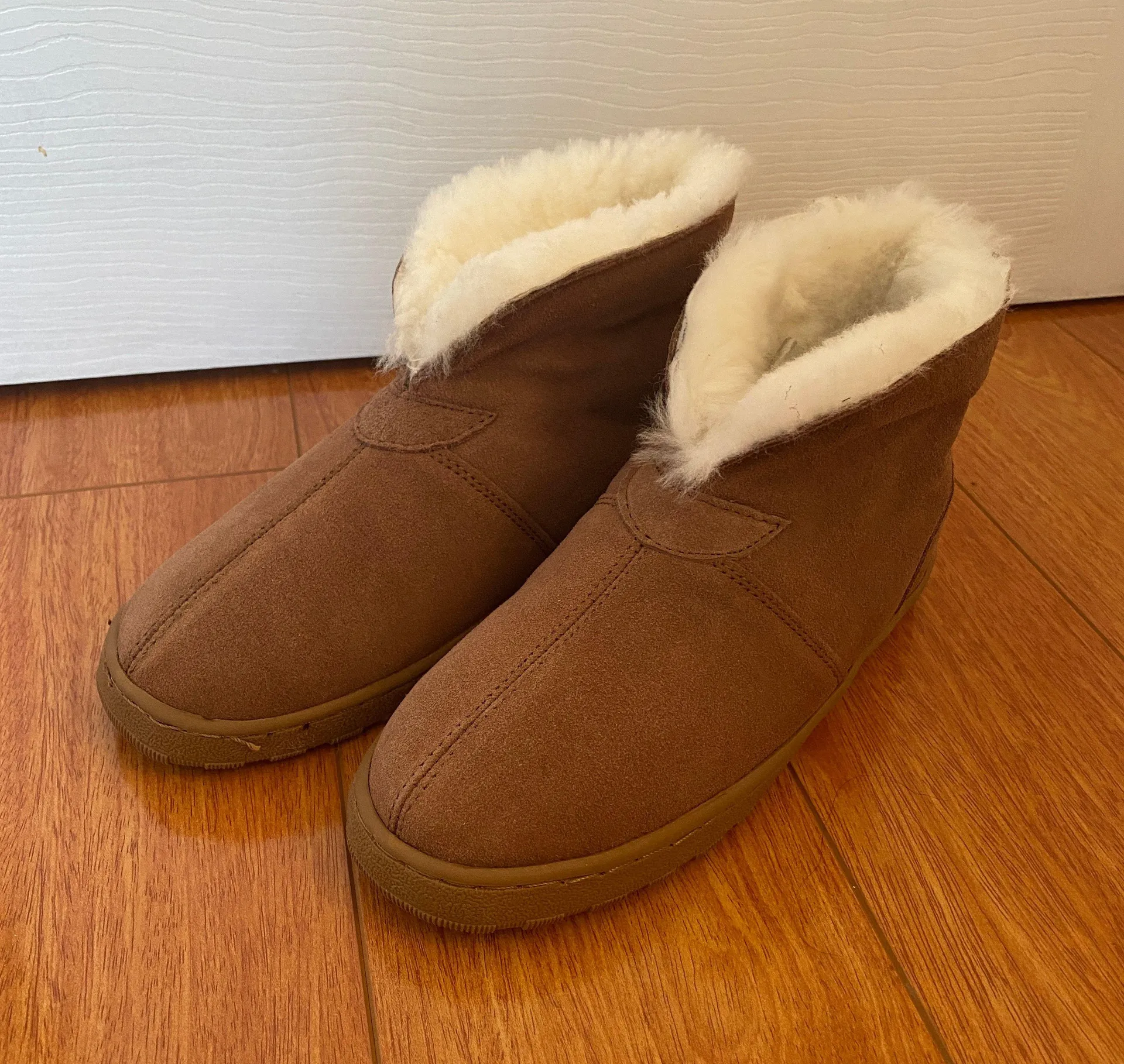 NWT  Mini Fold Over Sherpa Ankle Ugg Boots Slippers - Image 2