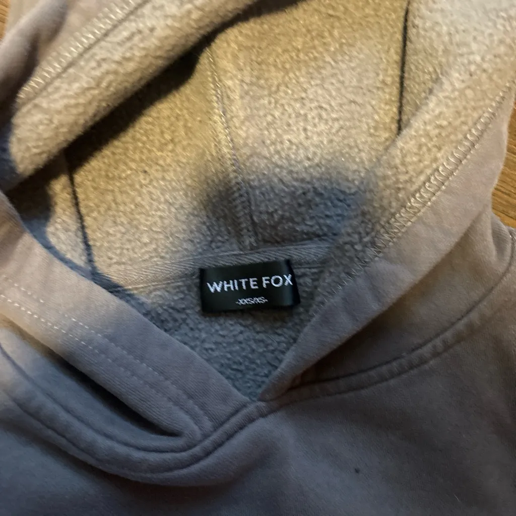 White fox hoodie - Image 4