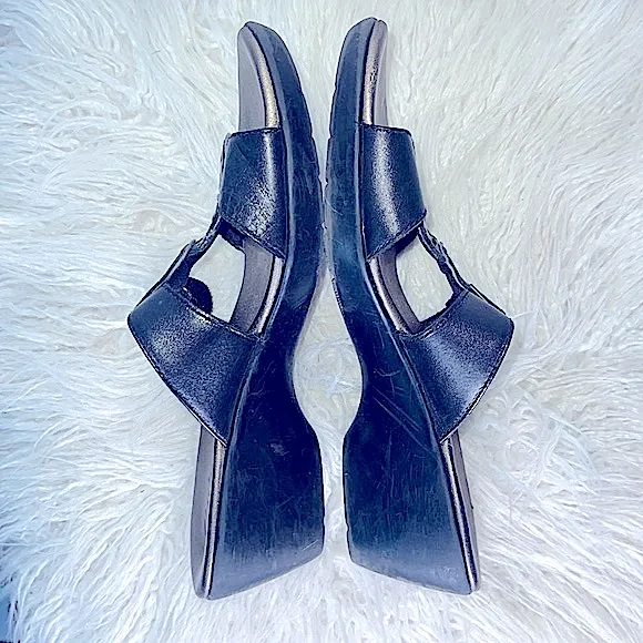 Clark’s black slide sandals with Velcro adjustment - Image 2