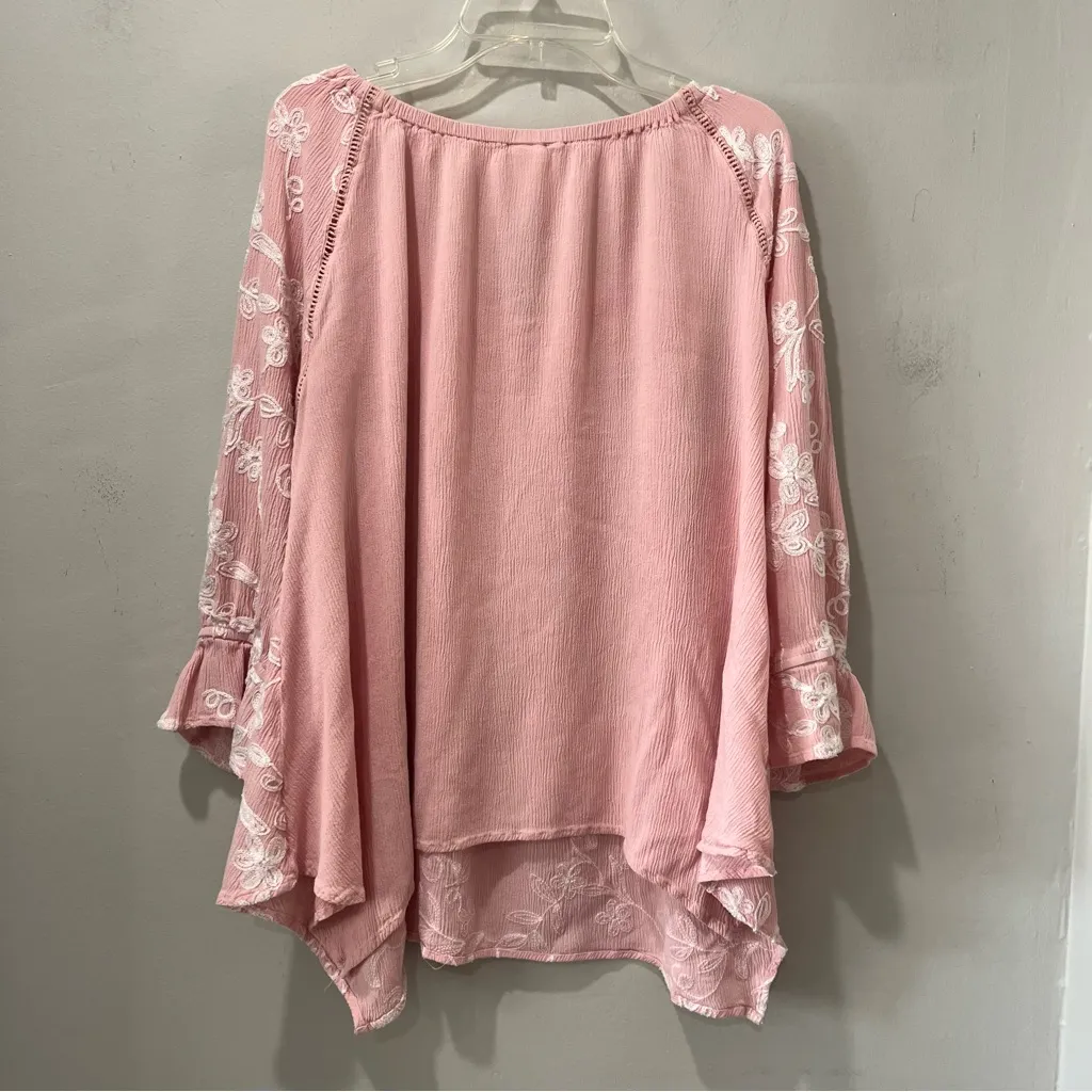 Ladies Blouse By LIV Los Angeles Size Large Pink Flower Accents Boho Flowy - Image 5