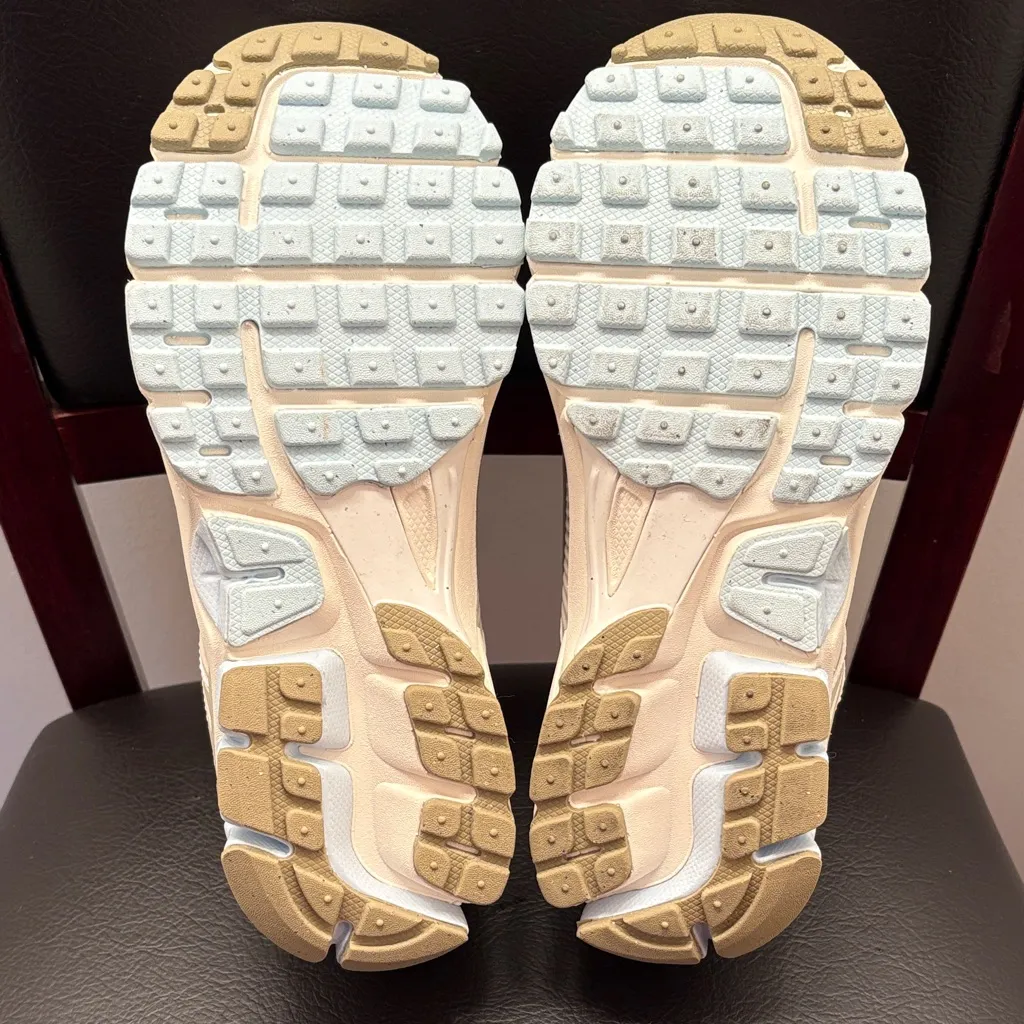 New Nike women’s Vomero 5 Cream and Light Blue Athletic Sneakers Shoes Size 6 - Image 6