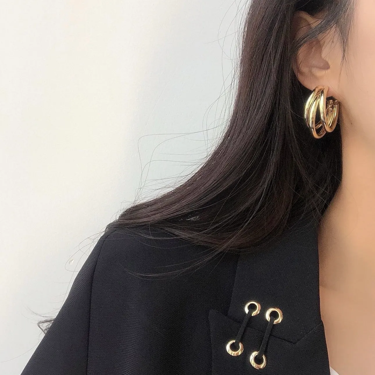 Chunky Open Gold Hoop Earrings for Women - Image 3