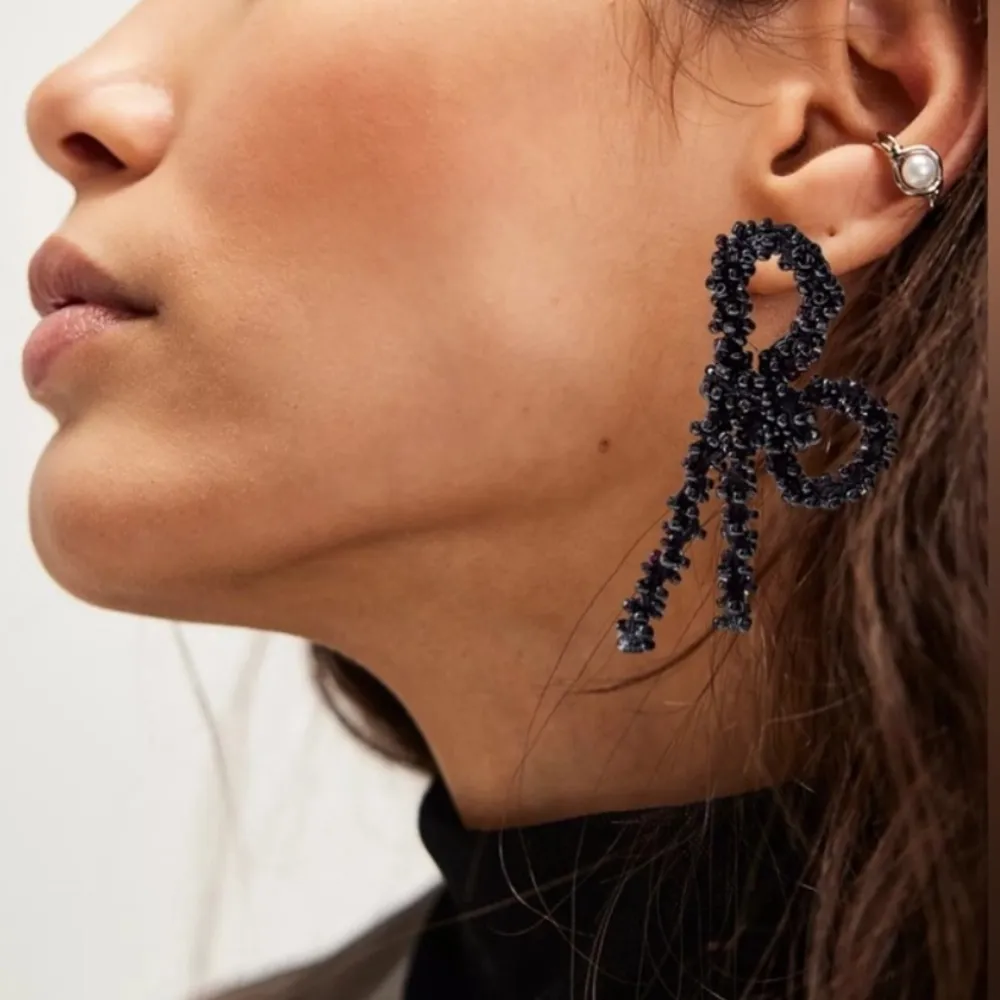 Free People Brandy Bow‎ Dangles Beaded Earrings - Black - NWT - Image 7
