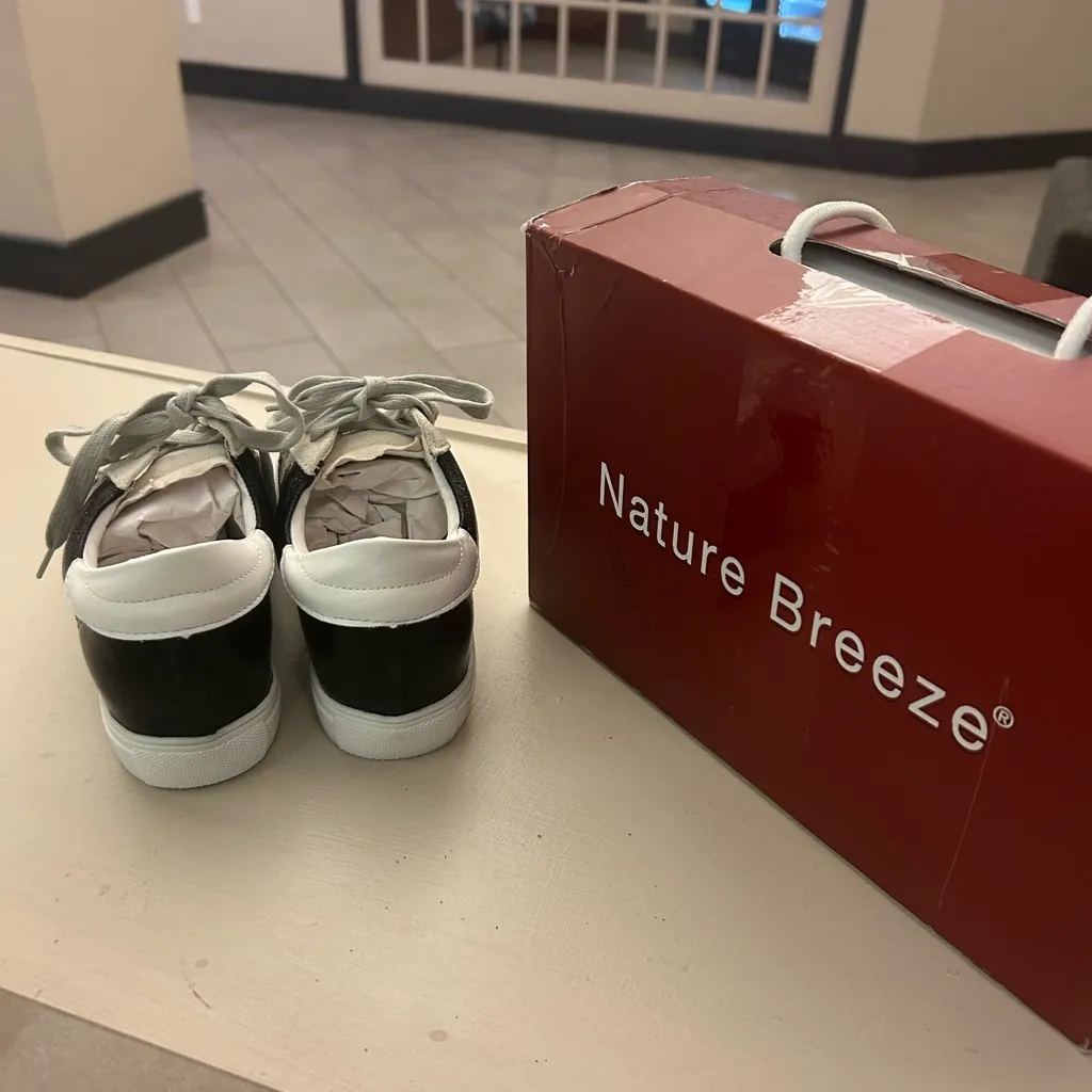 Nature Breeze Monochrome Casual Sneakers Brand NEW!! With box size 6 - Image 3