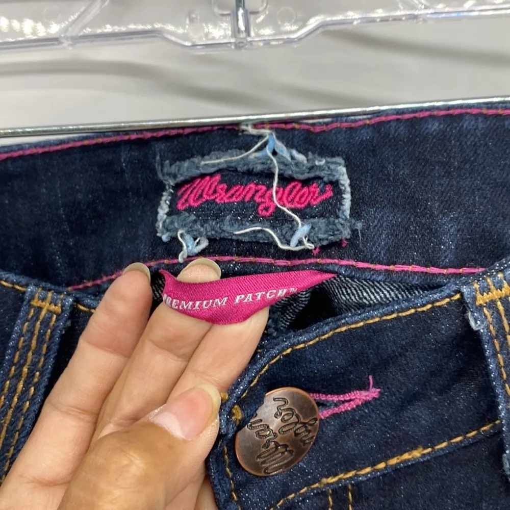 Wrangler premium patch brown leather patch bootcut dark wash western vaquero - Image 4