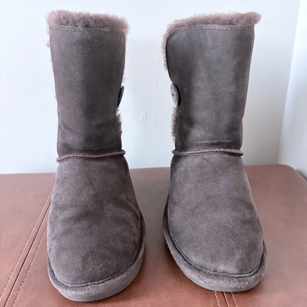 BearPaw boots size 7 - Image 2