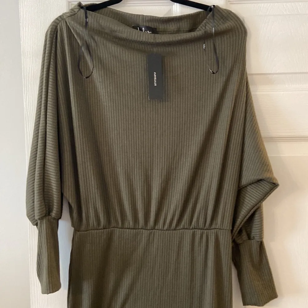 Lulus Maxi Dress size L length 50” color green long sleeves see all photos - Image 2