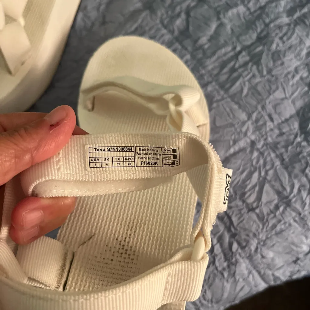 Teva  Platform White Sandals Womens size 8 - Image 4