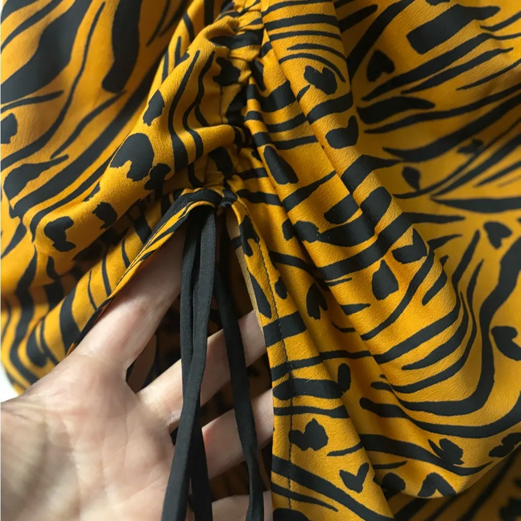 BCBGeneration Skirt Womens size 2 Bronze Black Tiger Print Ruched brand new - Image 4