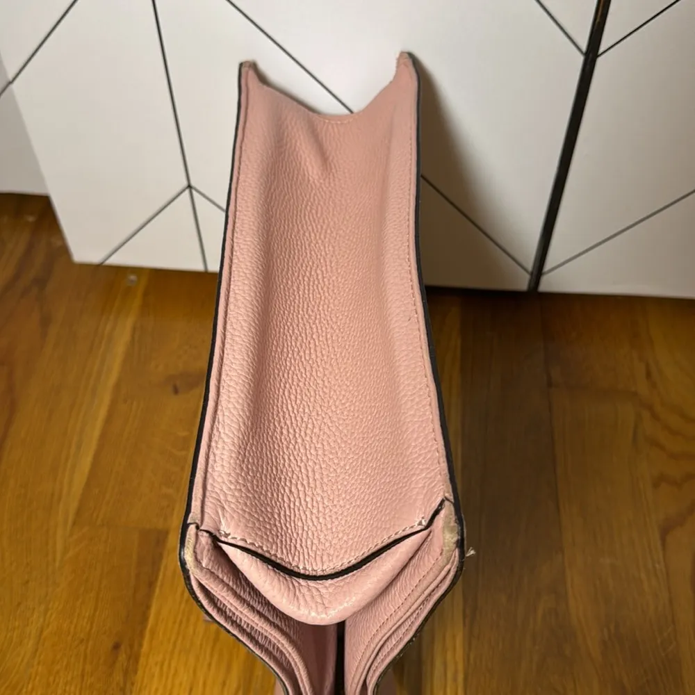 Kate Spade Light Pink Leather Bow Zipper Closure Handle Pockets Hand Bag Purse - Image 6