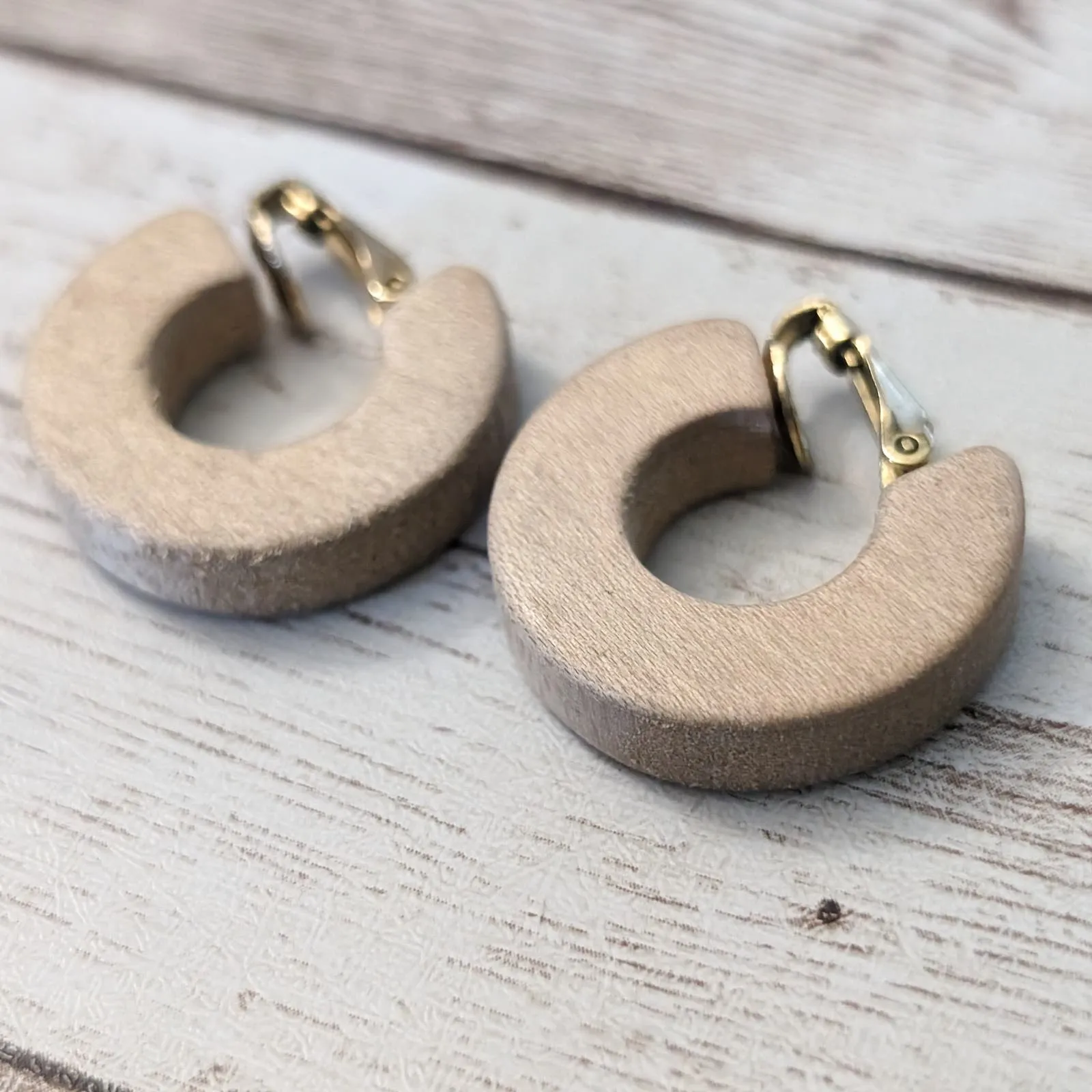 Vintage Clip On Earrings - Image 8