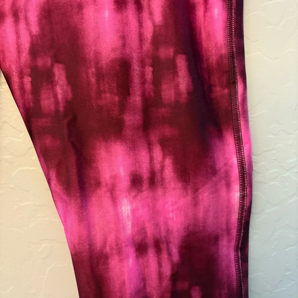 ⭐️Under Armour alpha active tight capri legging in oxblood rebel pink tie dye XL - Image 11