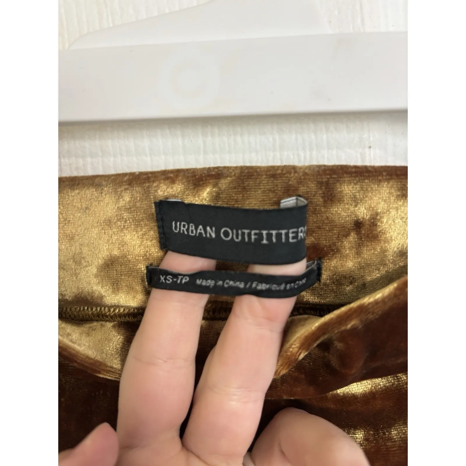 Urban Outfitters Gold Velvet Flare Pull On Pants Size XS Holiday New Years Eve - Image 3