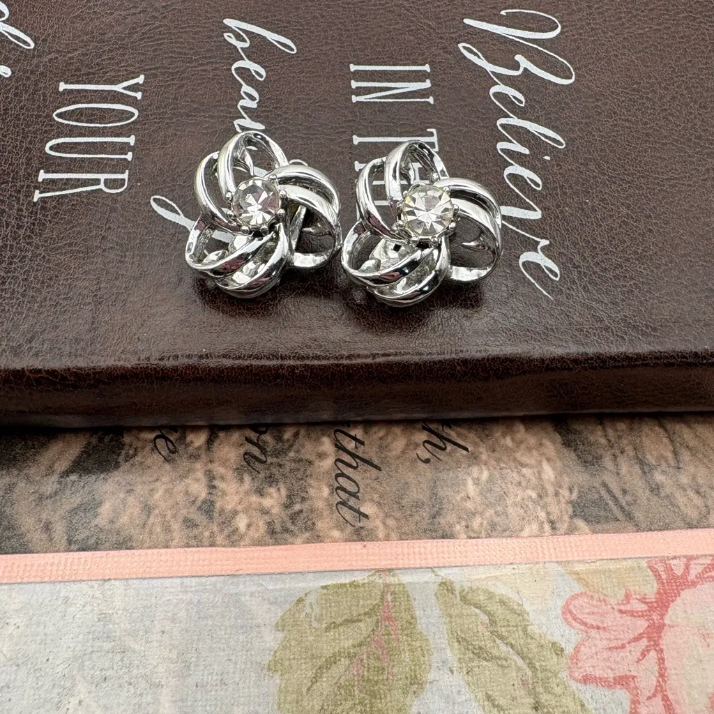 Vintage Silver Tone Knot Clip - Image 2