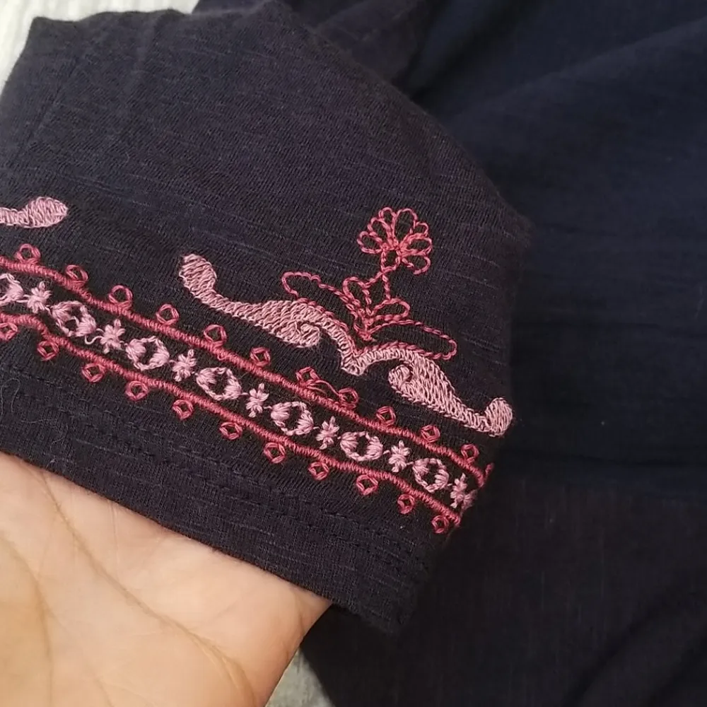 Lucky brand embroidered top sz s - Image 4