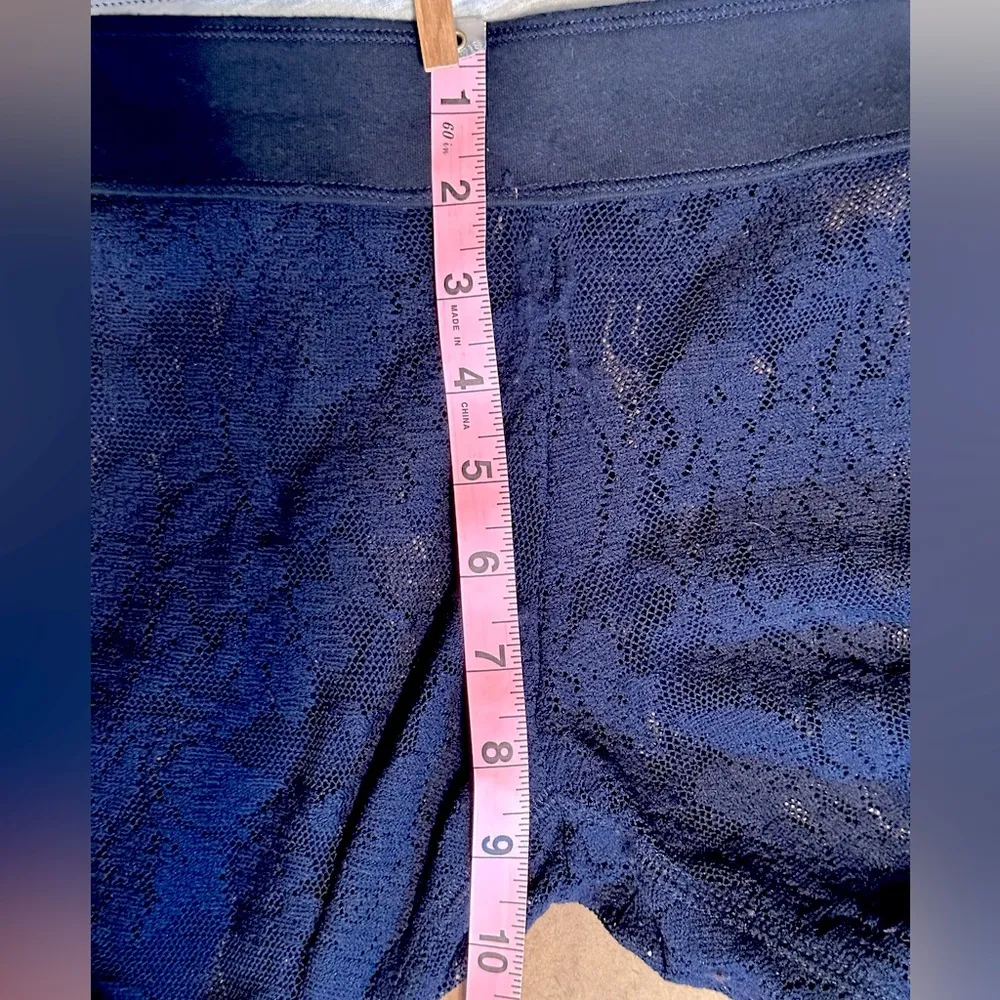 Abercrombie And Fitch (M) Y2K crop/capri leggings floral lace in navy, stretchy - Image 8