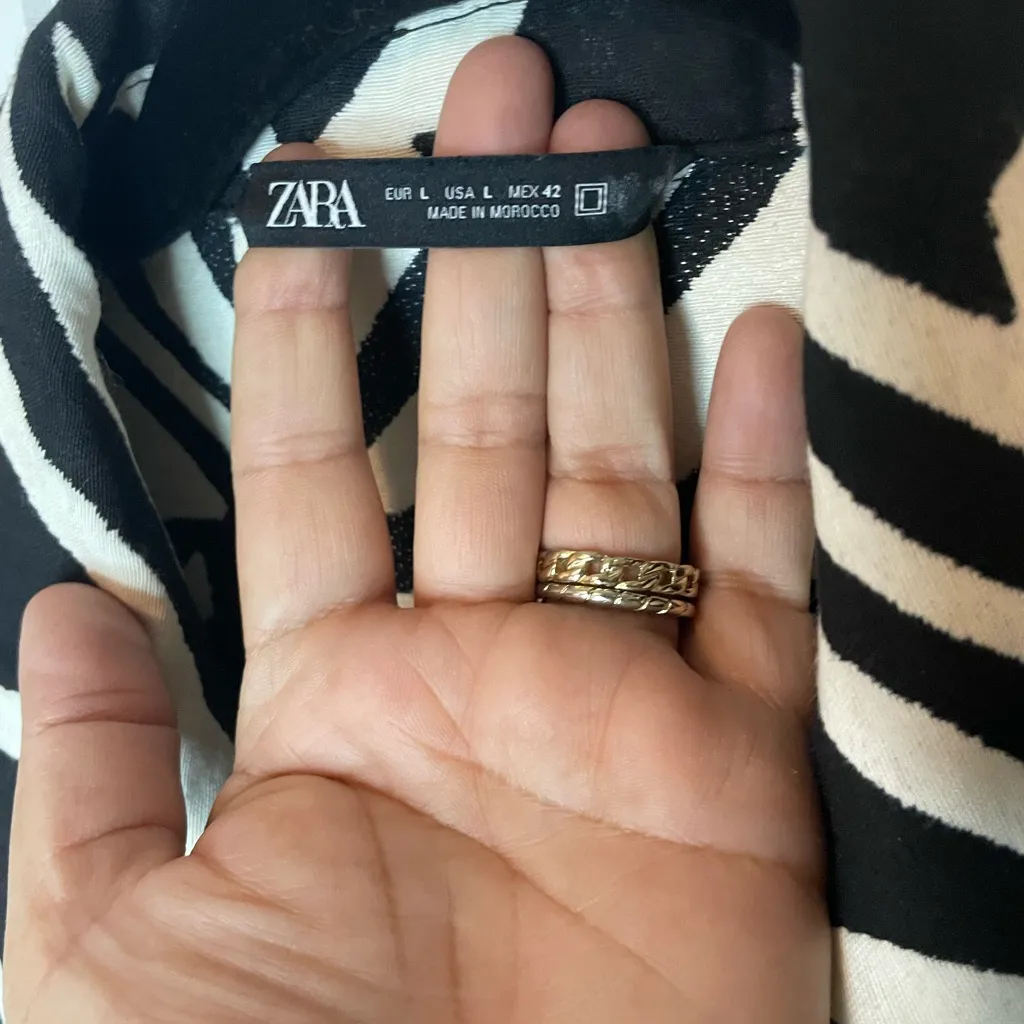 Zara Monochrome Patterned Top - Image 3