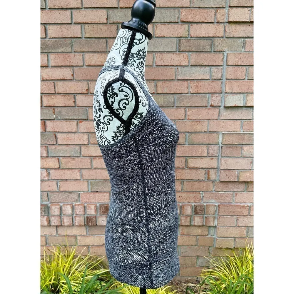 EUC Lululemon Cool Racerback Tank Top Black White Floral Print Size 2-4 - Image 2