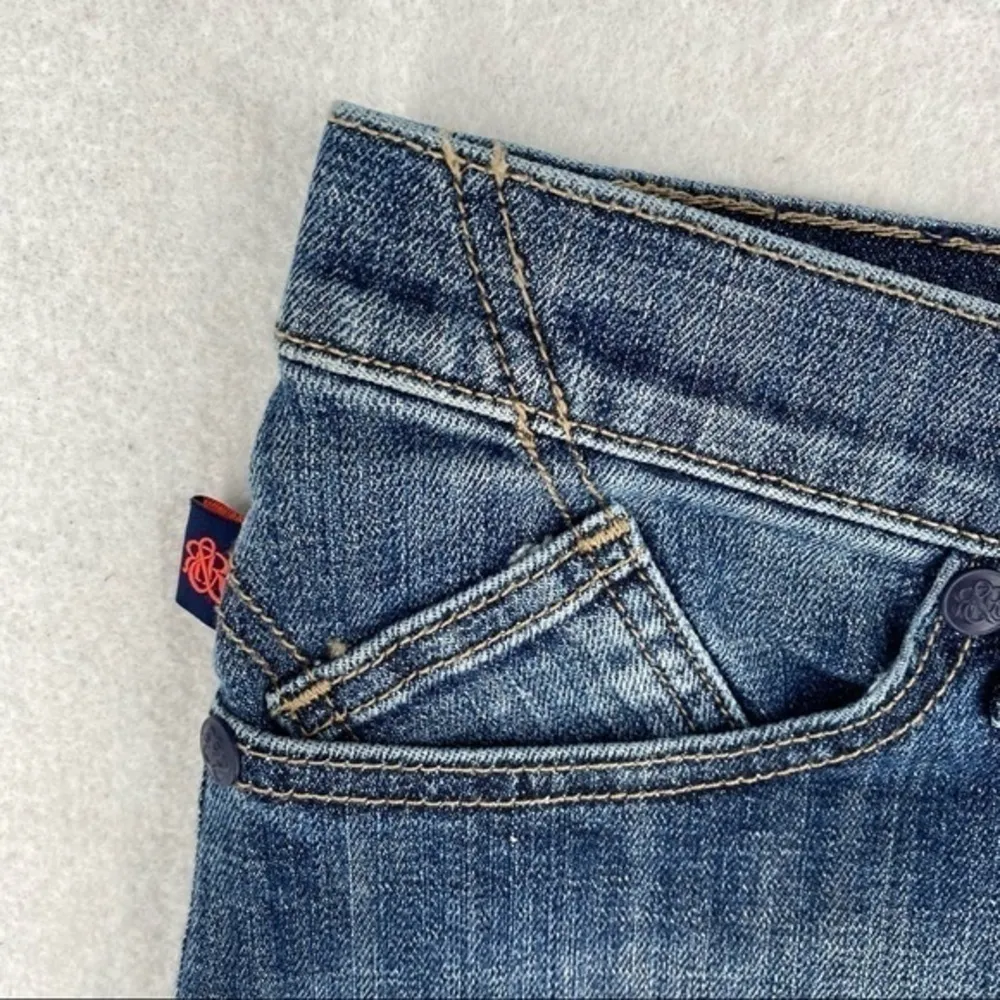 Rock & Republic‎ Stretch Medium Wash Denim Shorts Pink Trim Size 8 - Image 4