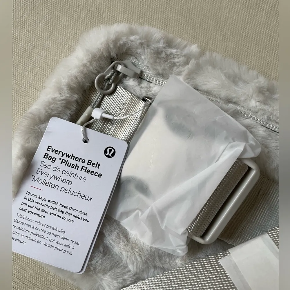 Everywhere Belt Bag Plush Fleece - Bone/Silver - Image 5