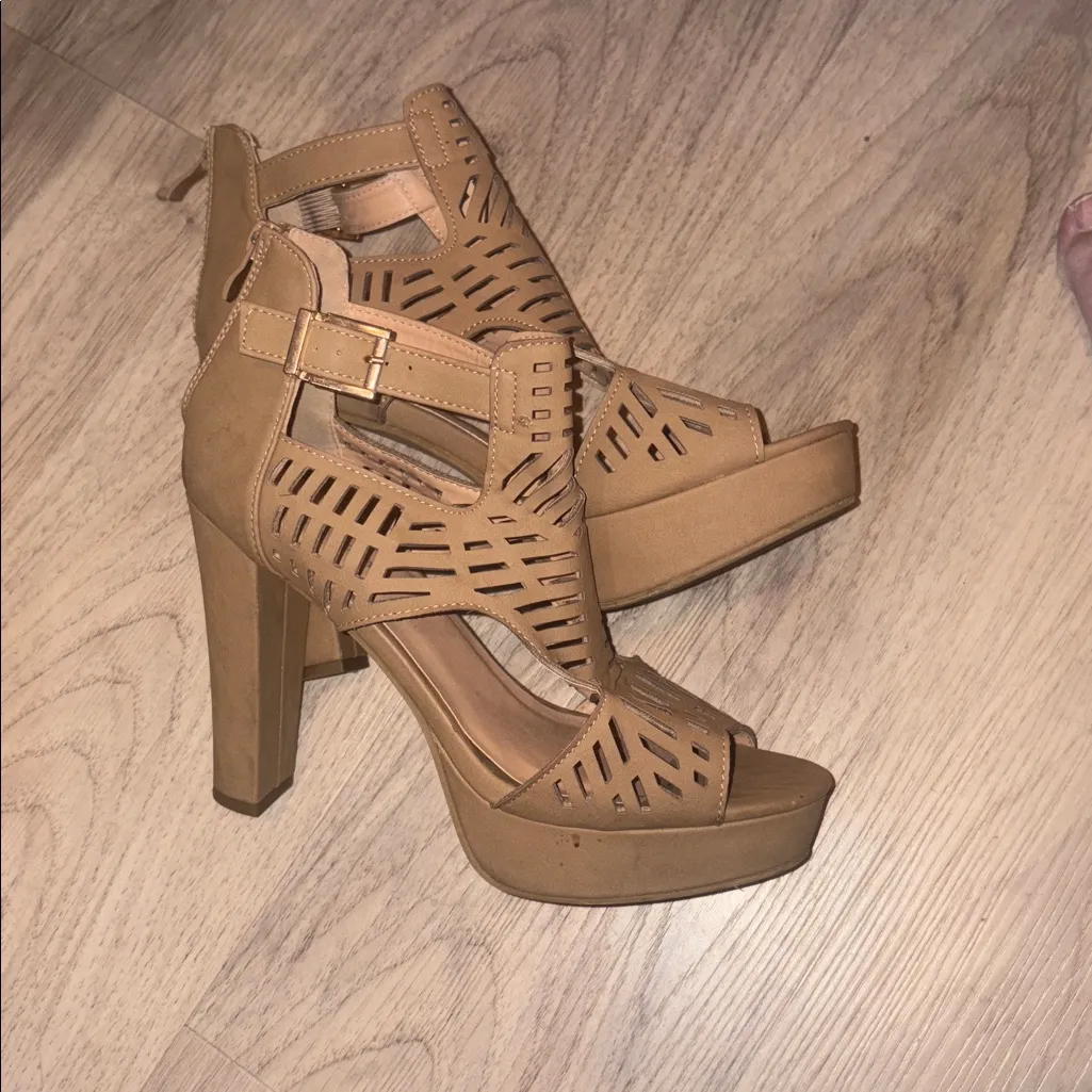 TOP Moda Brown Cutout stacked tan gladiator heels size 9 - Image 5