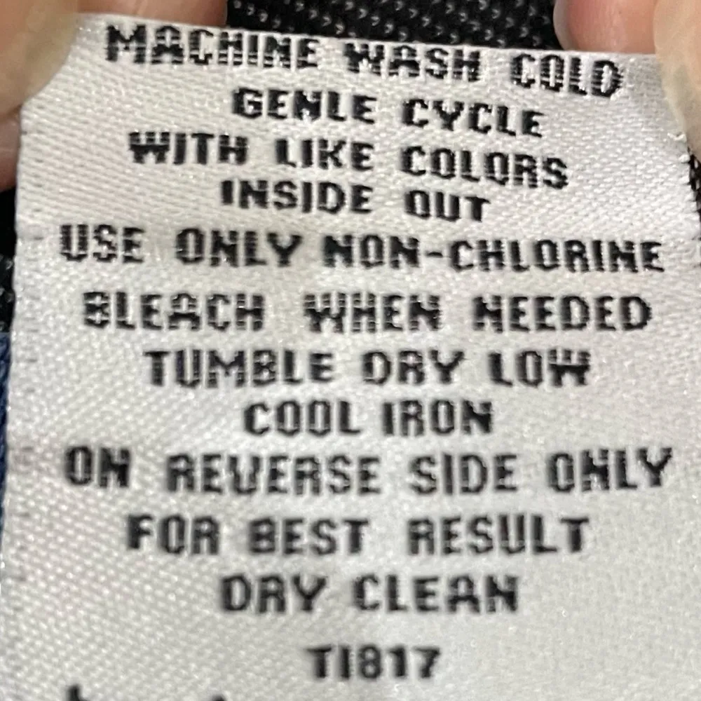 Romeo & Juliet Couture distressed, frayed, distressed jean shorts w/ stu… - Image 15