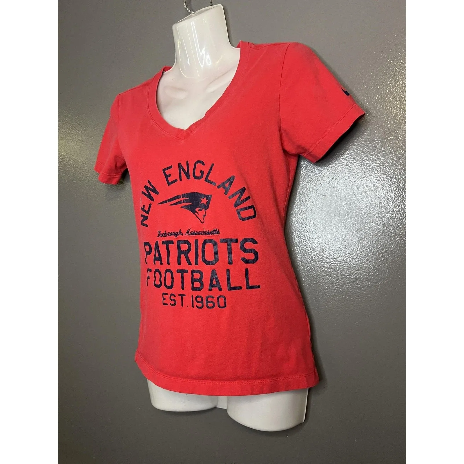 New England Patriots Shirt Womens Small NFL Football V-Neck Tee Graphic Nike - Image 3