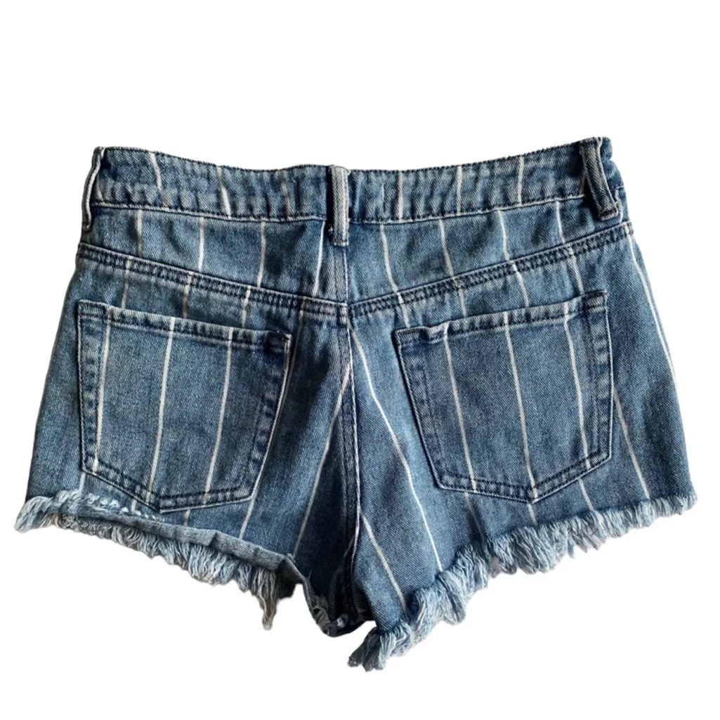 Pacsun Denim Stripped High Rise Festival Short‎ 
Size 26
100% Cotton - Image 4