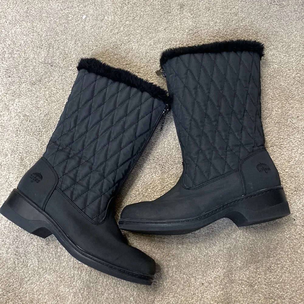 Totes Black Quilted Zipper Front Faux Fur Lined Rain Boots Size 6 - Image 2