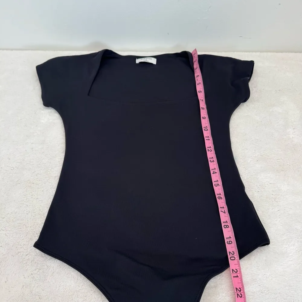 Babaton Contour Squareneck Shortsleeve Bodysuit size M - Image 10
