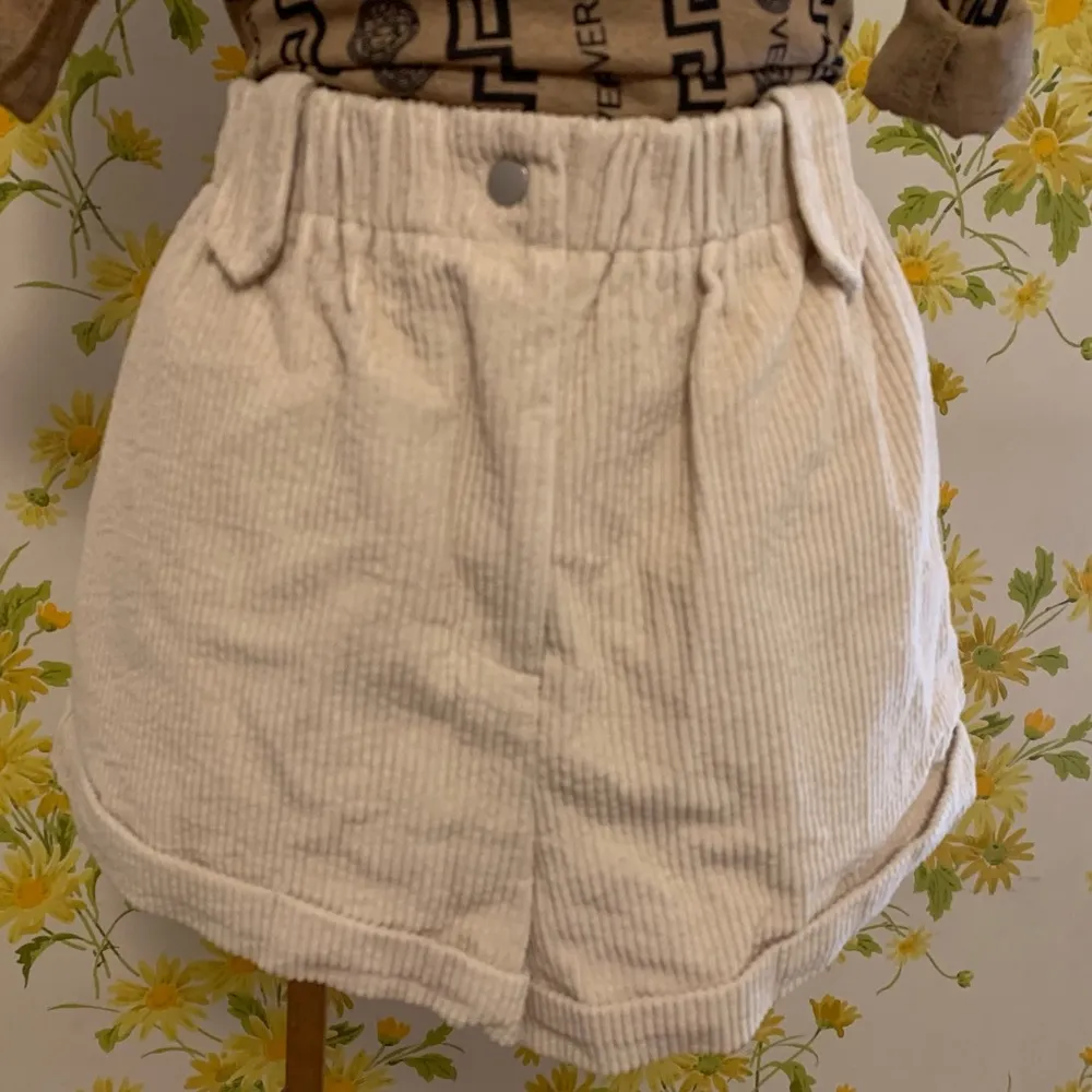High waist corduroy shorts size M - Image 2