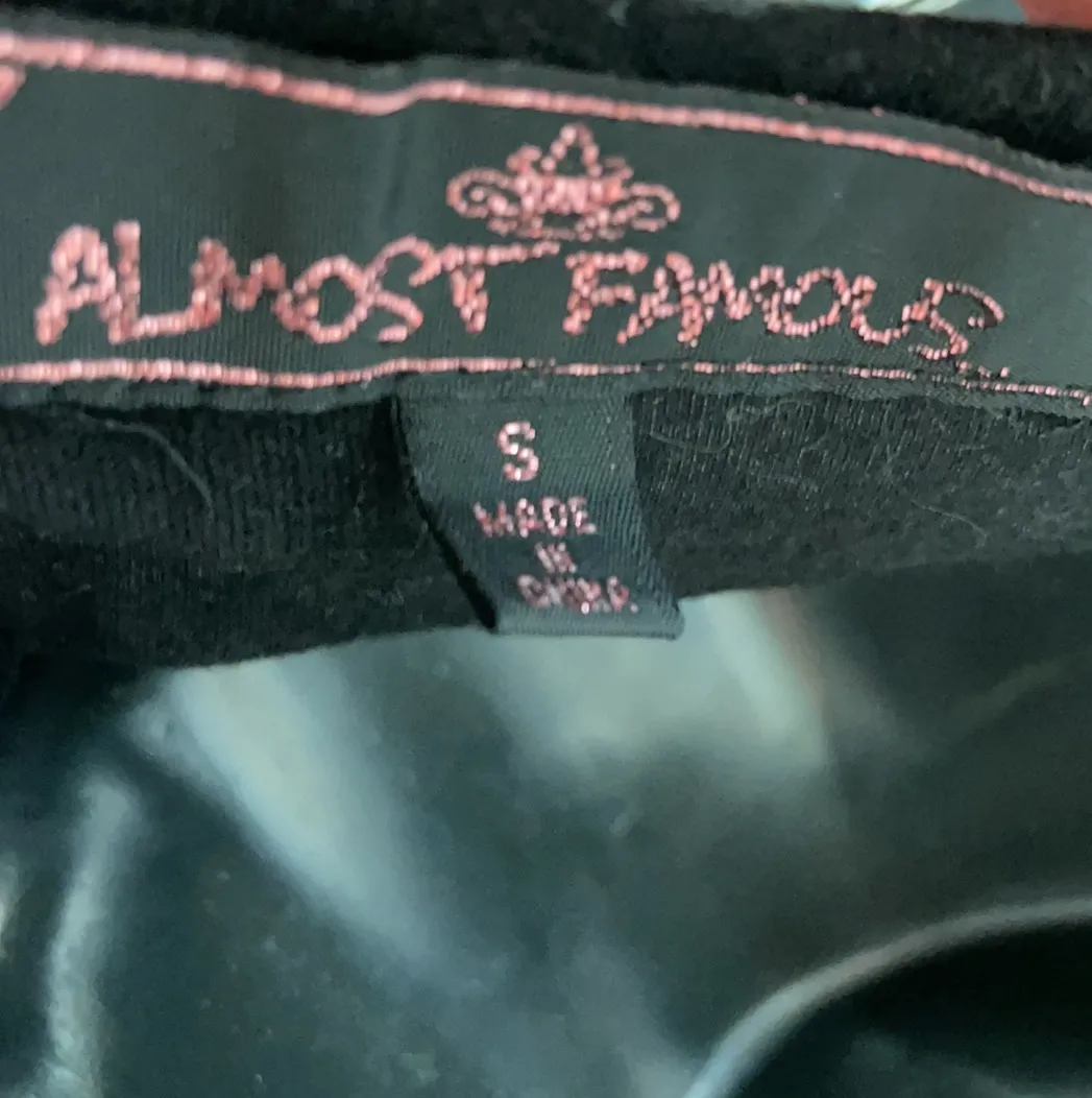 Almost Famous black tank top lace overlay Small - Image 8