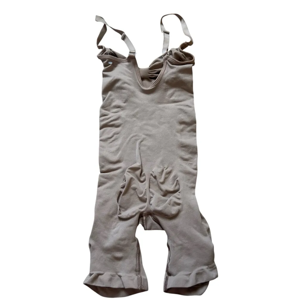 SKIMS Sculpting Mid Thigh Bodysuit Open Gusset Brown S/P Shapewear NWOT‎ - Image 2