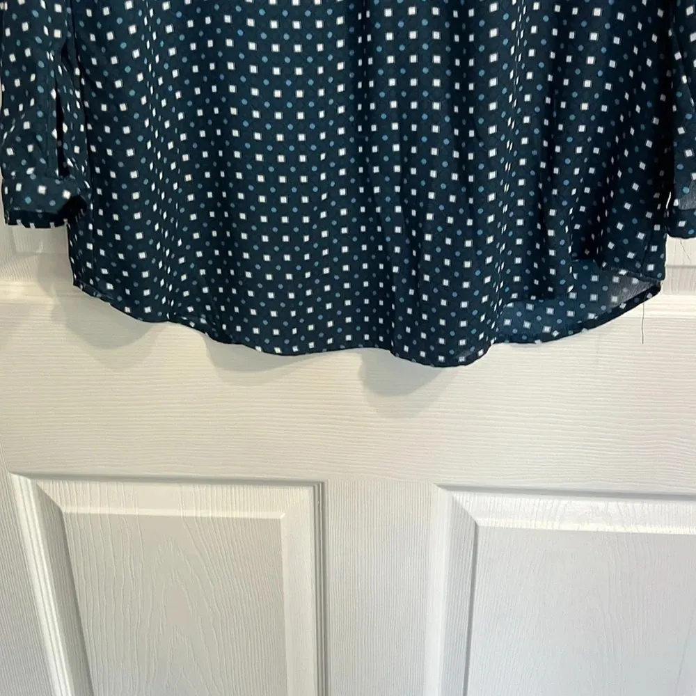 Elle button-up blouse navy blue with blue dots & white squares - Size medium - Image 6