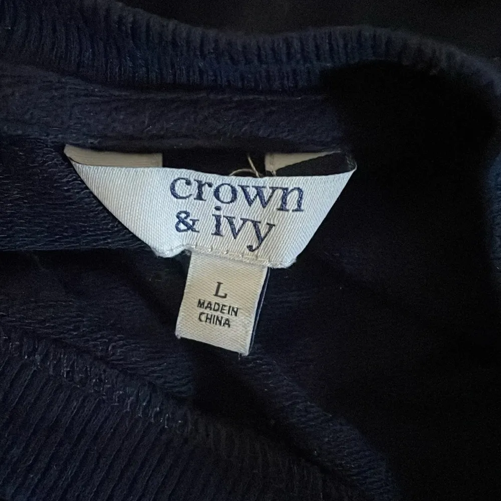 Crown & Ivy navy crew neck long sleeve shirt size L - Image 3