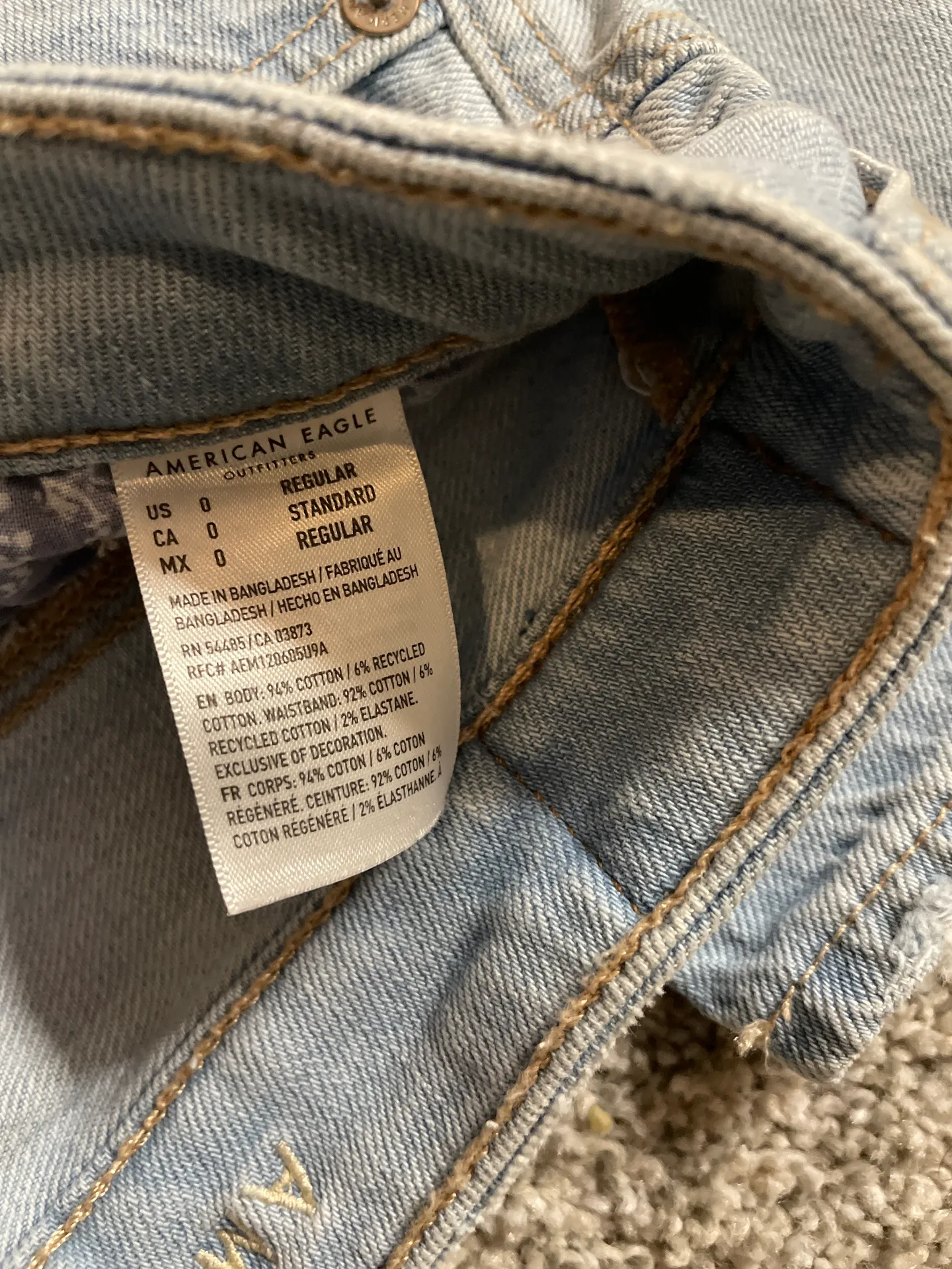 American Eagle Outfitters Mom Jeans - Image 4