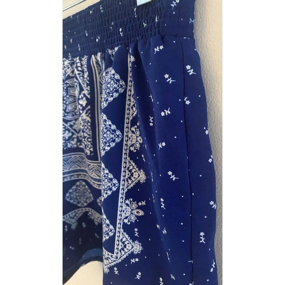 Blue White Patterned Elastic Waist Shorts Women's Juniors Size Medium - Image 3